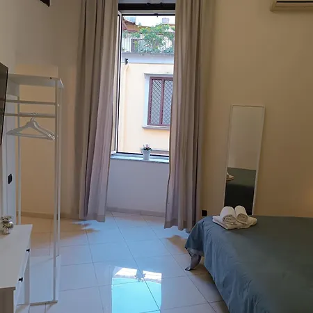 Residenza Geri - And Centro 住宿加早餐酒店 那不勒斯